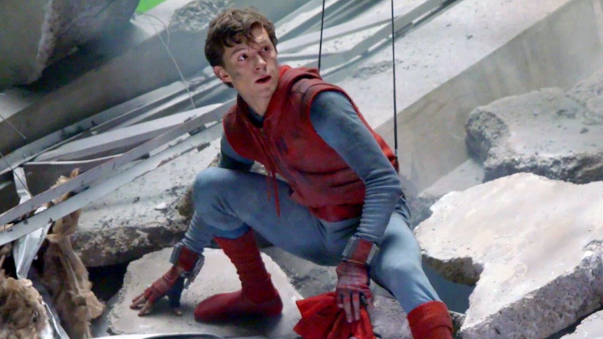 IGN's tweet photo. At 11am PT (in about 3 hours!) we'll have a NEW exclusive look at #SpiderManHomecoming and @TomHolland1996's favorite stunt from the movie! https://t.co/3ZofjhdT7C