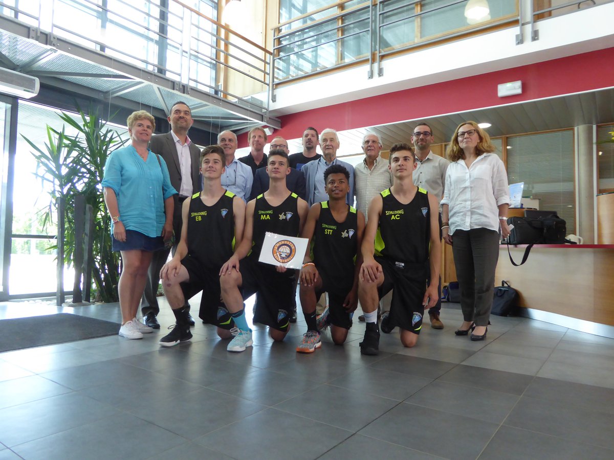 L’Étoile Angers Basket signe une convention avec #Mongazon. <a href="/AngersBC/">Angers Basket Club</a> <a href="/Etoile_D_Or/">EOSL Angers</a> 
passionsports49.fr/letoile-angers…