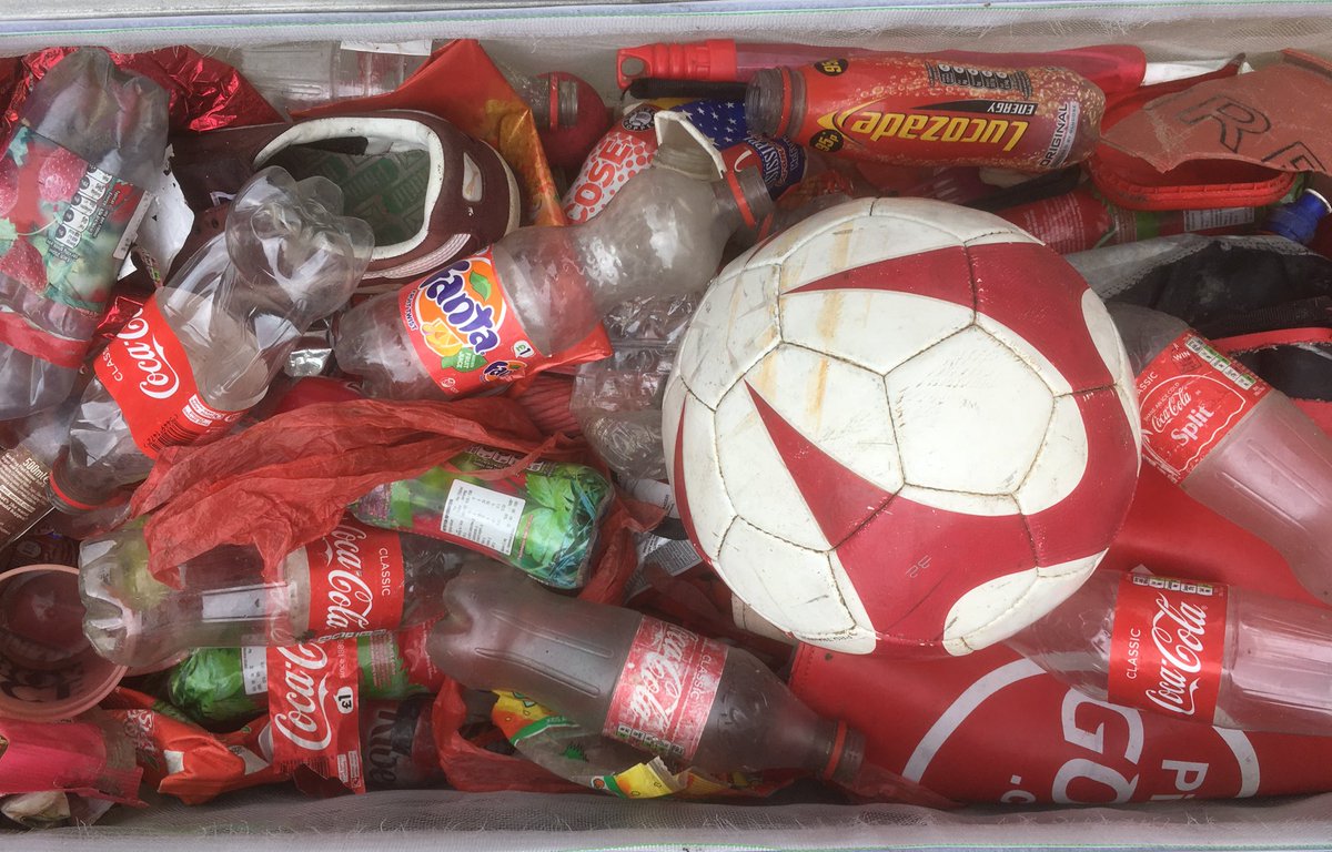 daisujam's tweet photo. It's @WorldOceansDay
Lets get @LucozadeEnergy & @CocaCola to take responsibility for #plasticpollution in our oceans #thamesplasticlab day2 https://t.co/clgtyGeiRZ