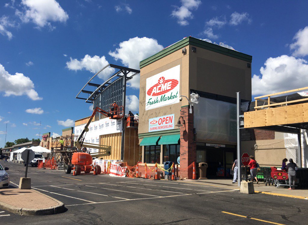 AlbrechtRetail's tweet photo. Transitioning from old to new at Acme 19 in Canton, Ohio.  New bigger and better and open during construction. https://t.co/pgOIN9UXlY