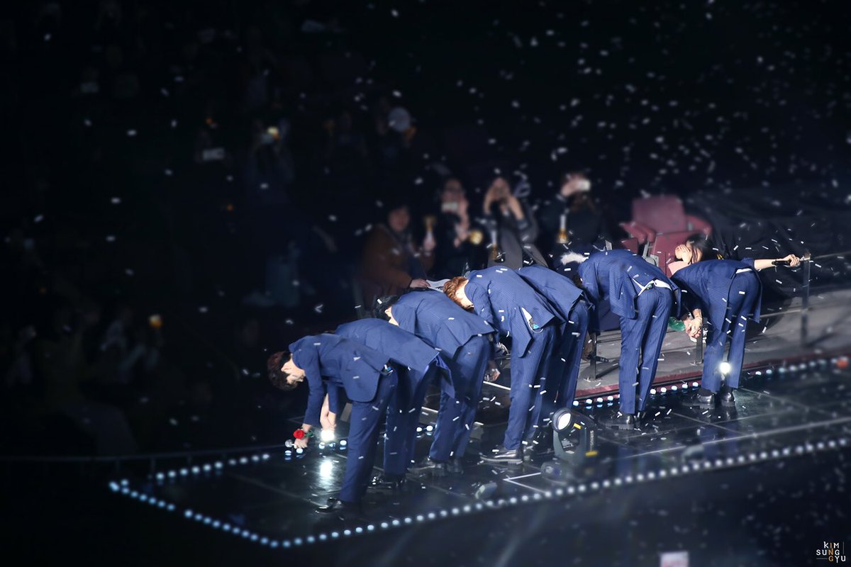 7년동안 함께 와줘서 고마워
그동안 참 많이 울고 웃었던 시간 속에
내가 함께 했다는 사실 만으로 가슴이 벅차
우린 언제나 ing..사랑해❤️
성규 동우 우현 호원 성열 명우 성종 인피니트
#7YearsWithINFINITE 
#언제나영원히_인피니트