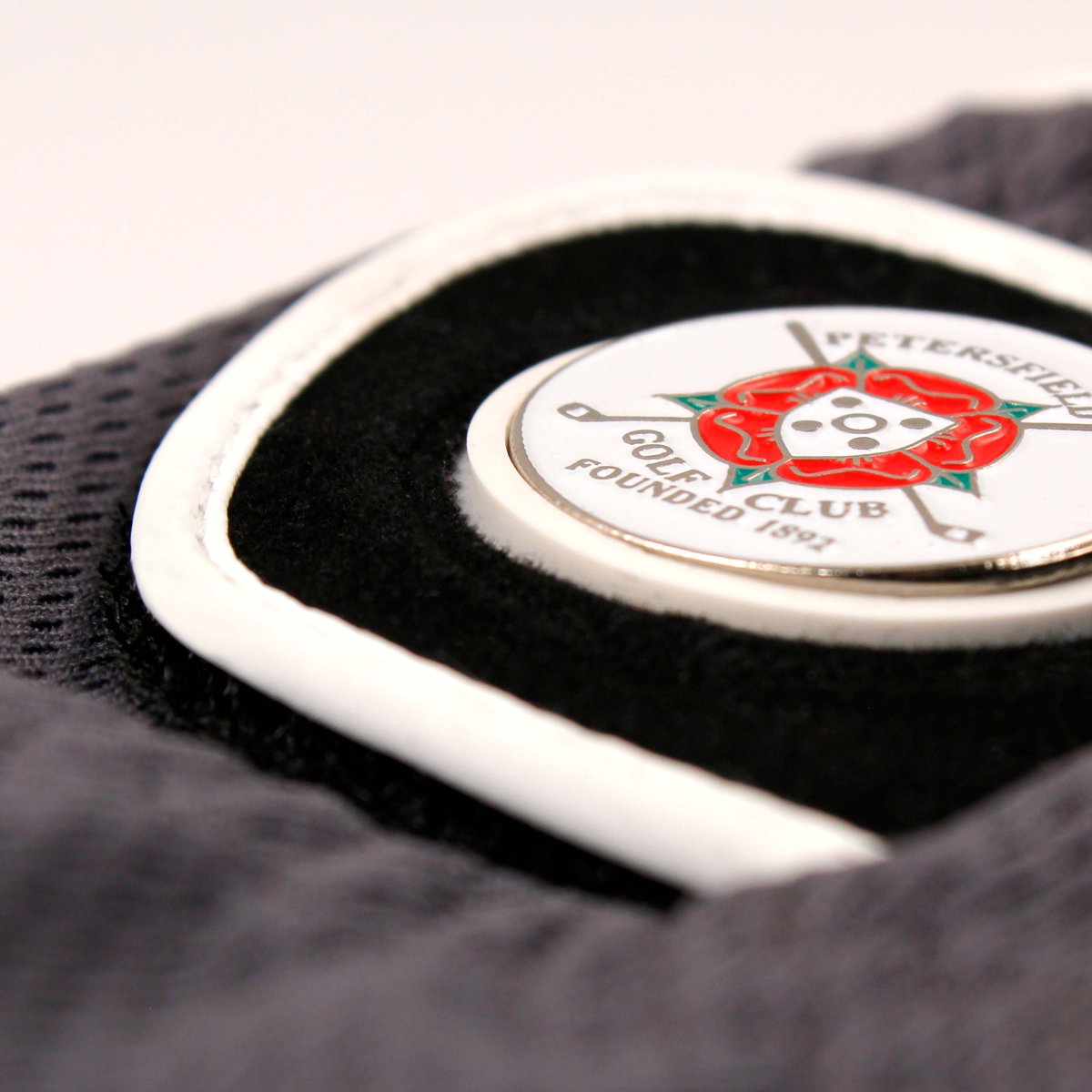 mastersbespoke's tweet photo. For ultimate grip when conditions are wet, these rain gloves are a must have! 🌧 Personalised detachable ball marker to represent your club🏌🏻 https://t.co/SLPiNPlrfI