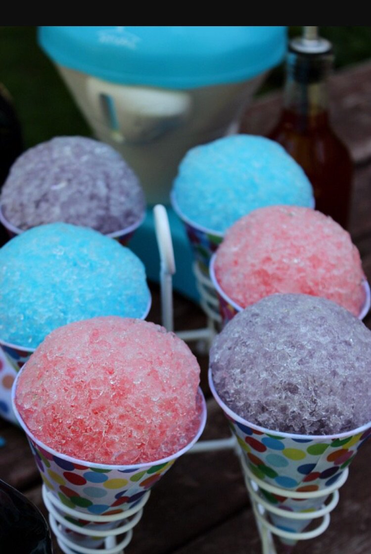 EraPartyrentals's tweet image. Have a Break. Have a Snow cone.#erarentals #snowcone #snowconemachine #summer #snowconeday #beattheheat