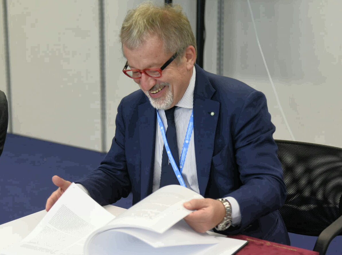 RegLombardia's tweet photo. #LNews @RobertoMaroni_ a #ManufacturingSummit2017 incontra #delegazionerussa,#Russia,#Manusummit, #Cernobbio/#Como https://t.co/SMMOVSBdRY