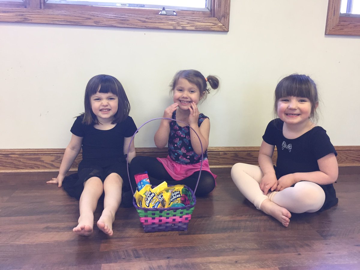studioluminance's tweet photo. Happy national best friend 💕 You never know who you might meet at dance class and you never know who might turn out to be your new bff 👯👯‍♂️ https://t.co/eRaffWquFR