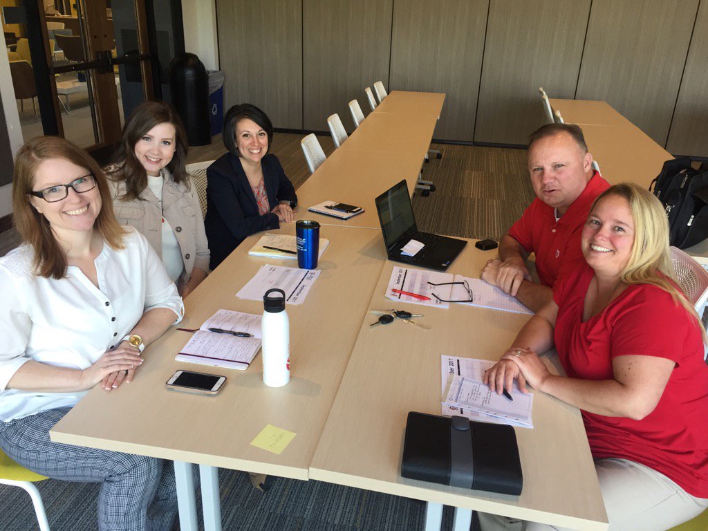 GregPare1's tweet photo. Outstanding fall planning meeting w/ @SNHUCareerCtr @Jessicalynnerb4 @ElizabethKeaton  &amp; Director; #BethP https://t.co/0C8yZsvp2f