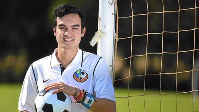 #HometownHero Stephen Schirra traveled to 15 countries so far, bringing soccer to underprivileged kids courant.com/hometown-heroe…