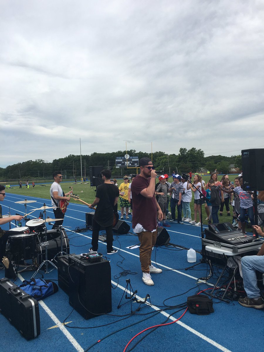 KickingSunrise's tweet photo. Having a great time with Williamstown Middle School today at #WMSFest !! https://t.co/wbxm9hmbi9