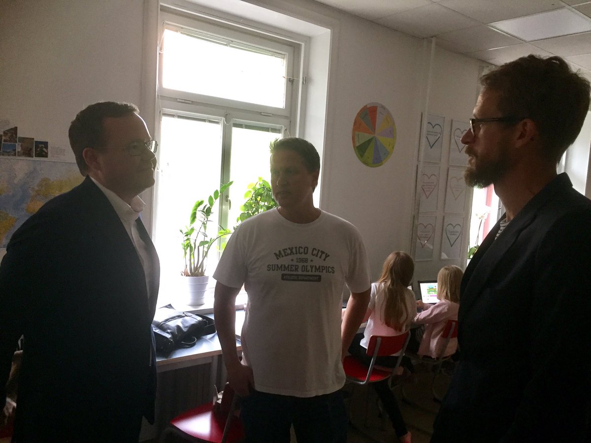 UColliander's tweet photo. Idag hade vi Programmeringskommissionen på besök i vår fritidsverksamhet #digitalisering #programmering #karlbergsskola https://t.co/zyBdu3NvcI