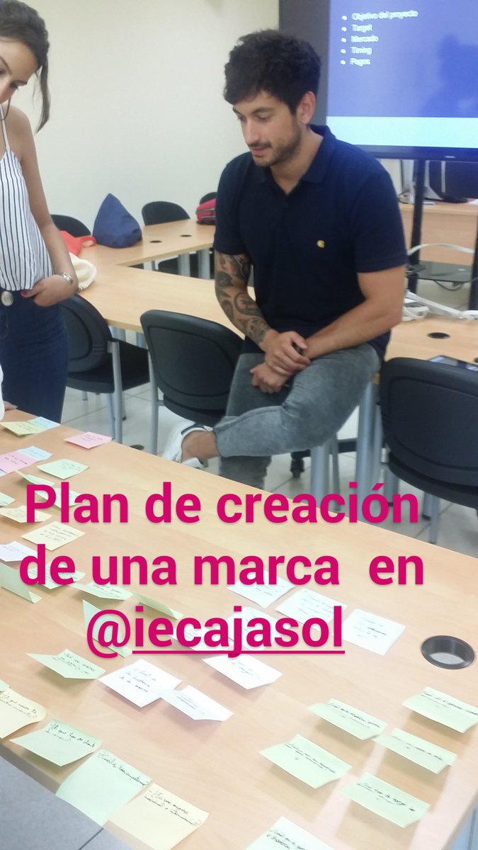 dania_loyma's tweet photo. Plan de creación de una marca en @iecajasol y plan de #MarketingDigital con @kekasanchez. #FelizJueves amigos. #Comunicar2017 #EnVivo #TT https://t.co/VR6LNOdMDi