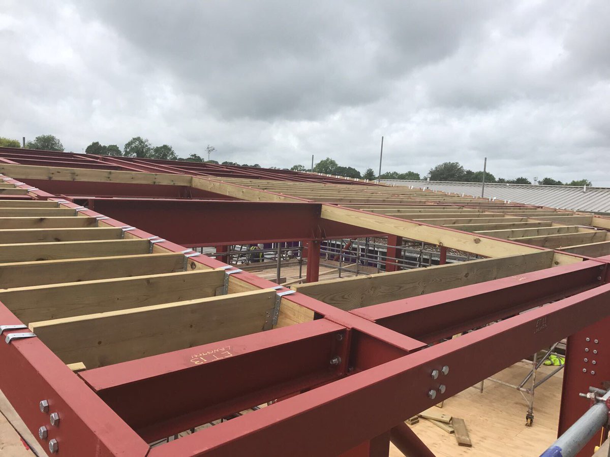 BECCONSTRUCTION's tweet image. Simon Langton - New Tong Centre - Great to see Roof and Wall timbers being installed @WoodleyColesLLP @BDBDesignLLP