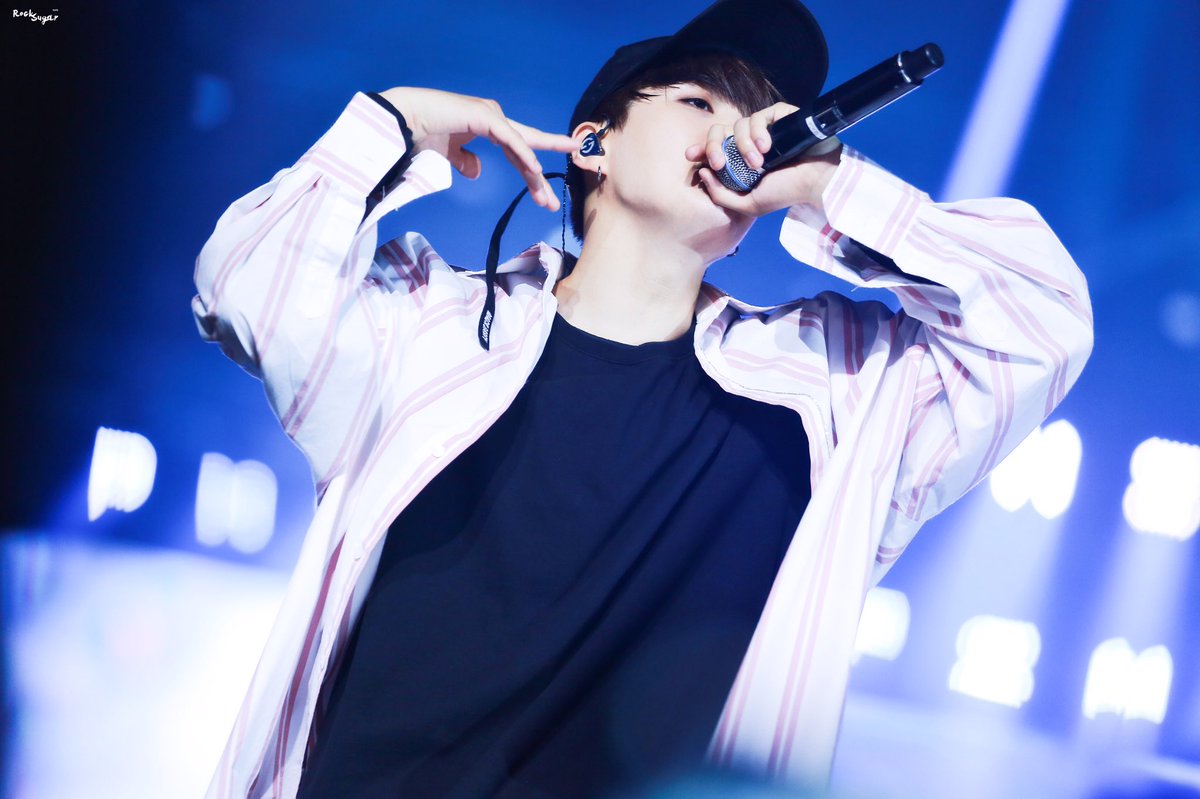 rocksugar0309's tweet photo. 170507 MANILA HD  #방탄소년단 #윤기 #슈가 #SUGA  SWAG~ https://t.co/PEWa2aaSaL