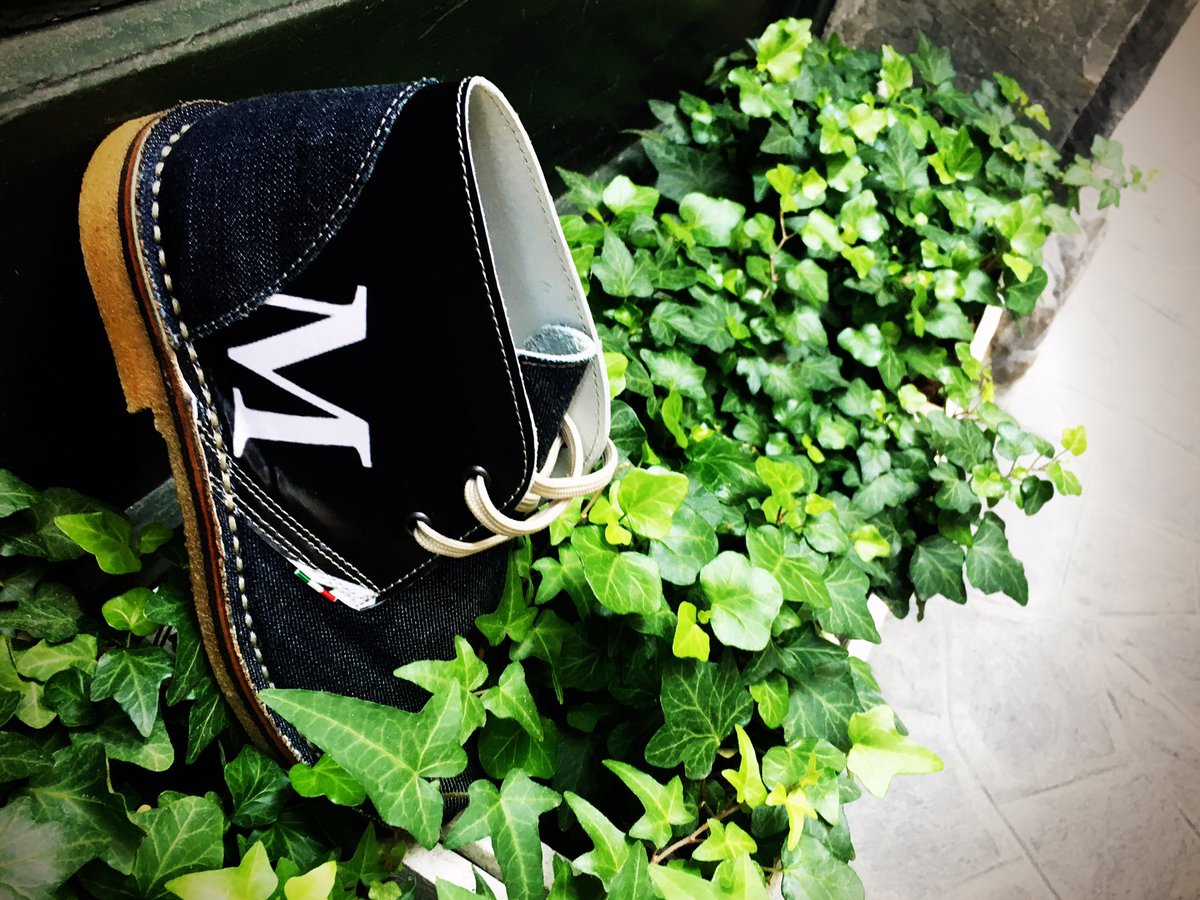bislacco_shop's tweet photo. Da #Bislacco spuntano #clarks #jeans con o senza inserti di teloni pubblicitari cinematografici. 
#Fashion #madeinitaly #criticalfashion https://t.co/TYsC4u1Cio