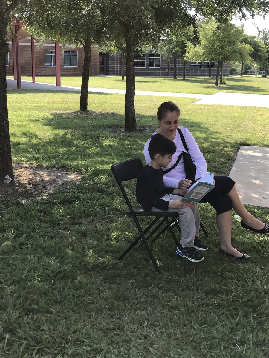 ms_dewalt's tweet photo. @BMESBulldogs are having a reading party! Come join us! #MISD #ReadingOnTheGo https://t.co/glEh2Khcre