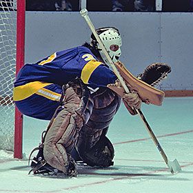 ironhead_canada's tweet photo. With this stance, Rogie Vachon invented the term "upper snack bracket". Um, that's a cake joke. #gotopshelf #vachoncakes #joslouisforever https://t.co/9lJJRFIkX0