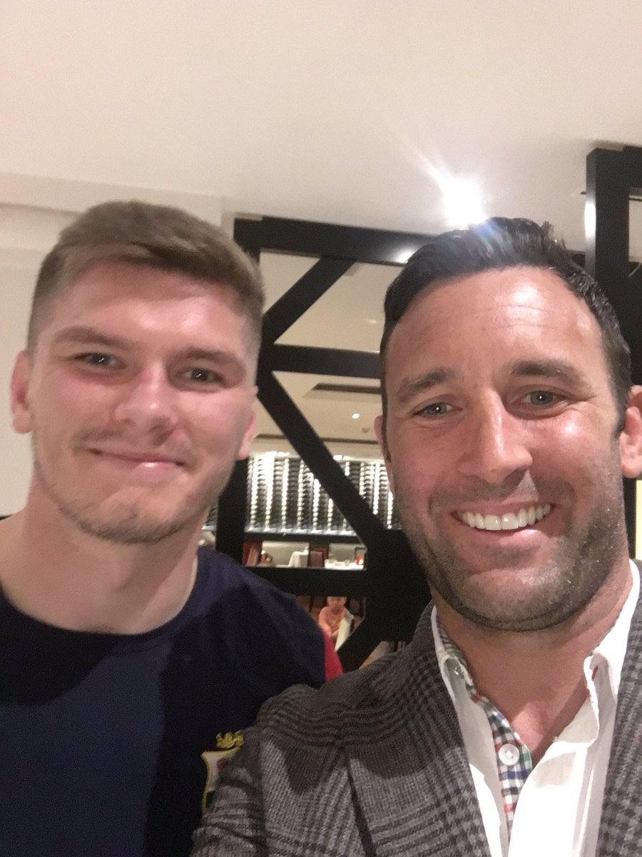RobHarrisonWine's tweet photo. Just offering some last minute advise and council to my mate Owen!#comeonyoulions https://t.co/3wUwCVVSoP