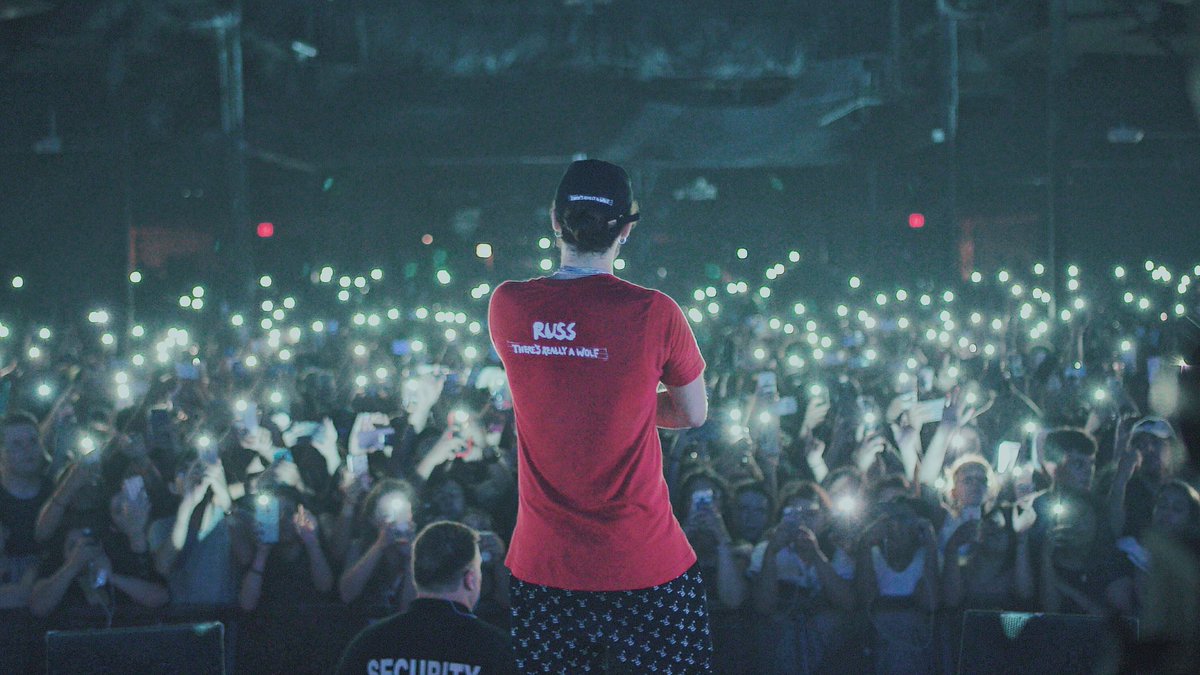 russdiemon's tweet photo. DALLAS. 4K SOLD OUT. #TheWakeUpTour

📷: @edgarestevess https://t.co/anx3Axw0WX