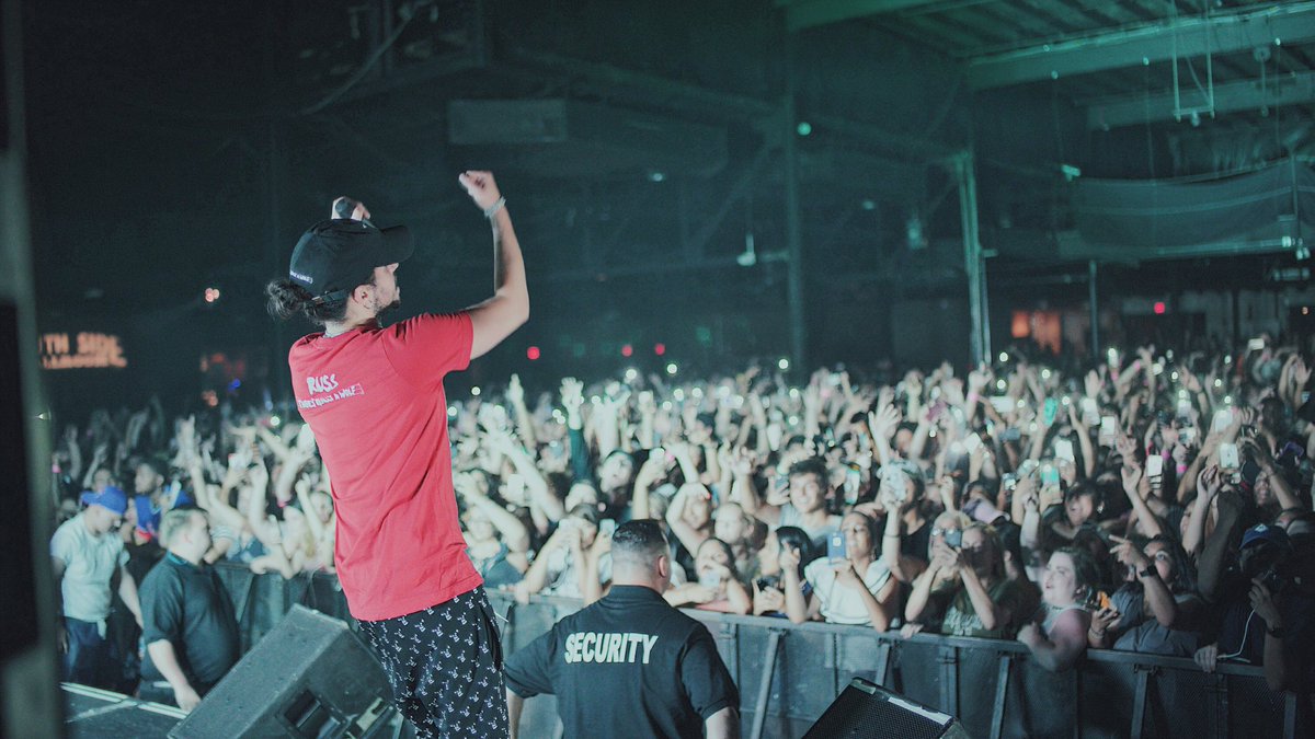 russdiemon's tweet photo. DALLAS. 4K SOLD OUT. #TheWakeUpTour

📷: @edgarestevess https://t.co/anx3Axw0WX