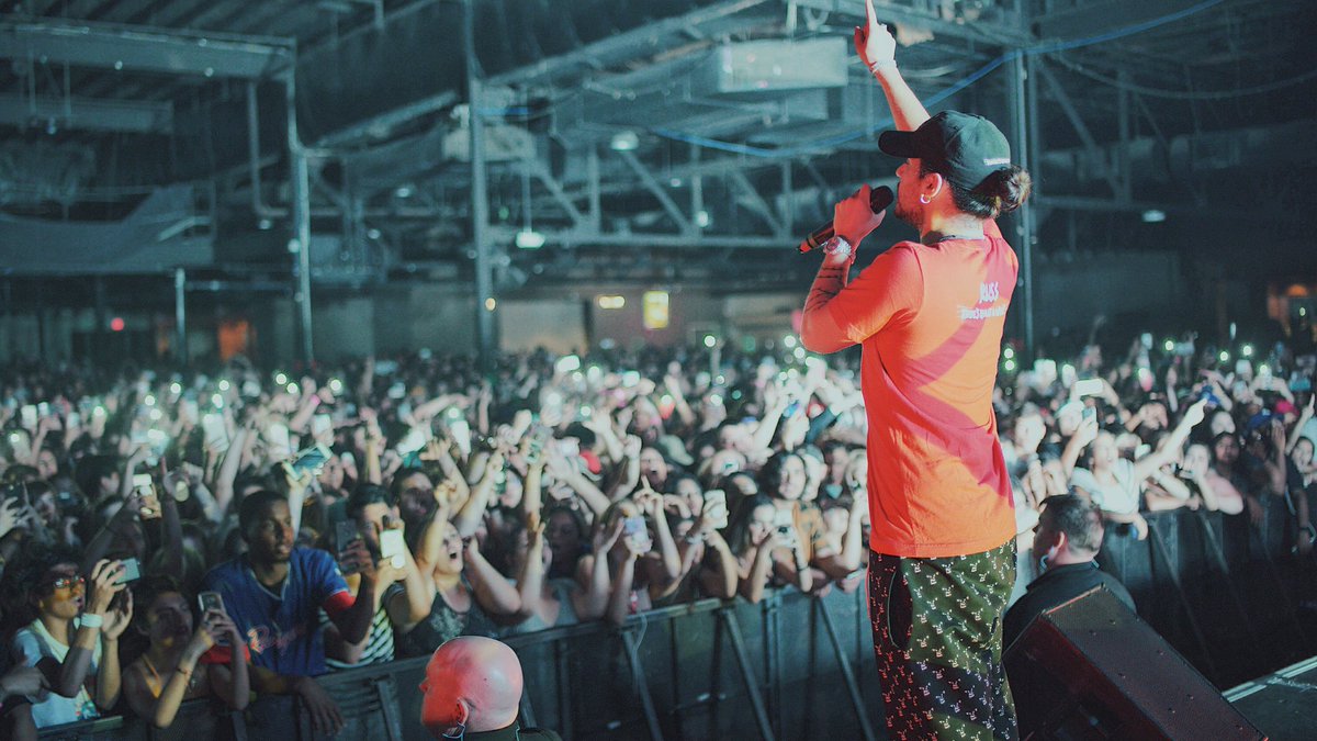 russdiemon's tweet photo. DALLAS. 4K SOLD OUT. #TheWakeUpTour

📷: @edgarestevess https://t.co/anx3Axw0WX