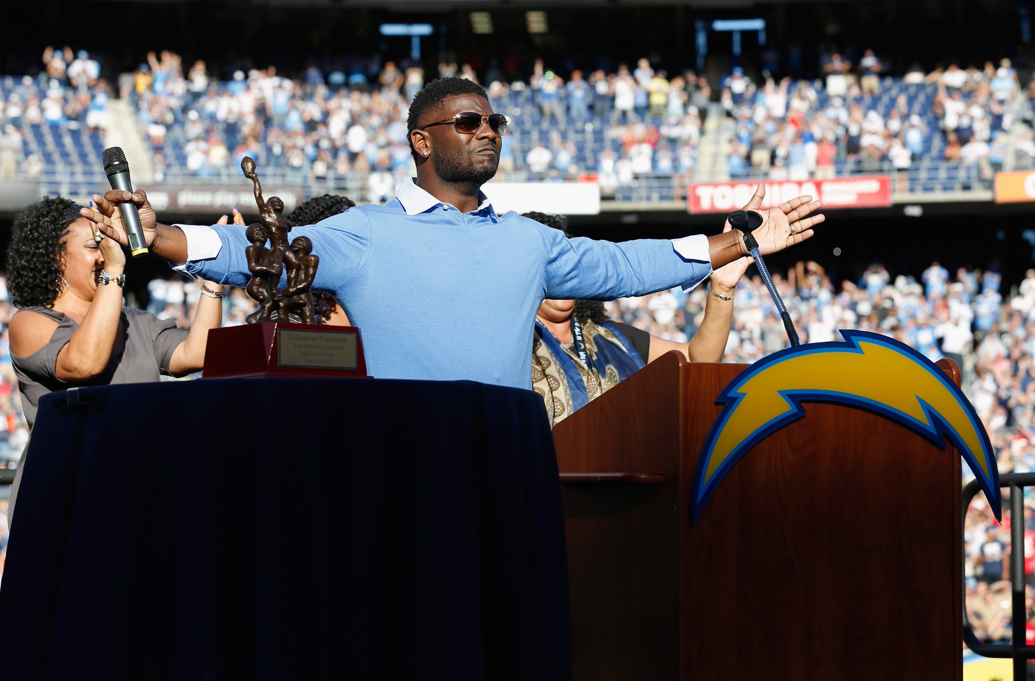 Happy 38th birthday, LaDainian Tomlinson ( 