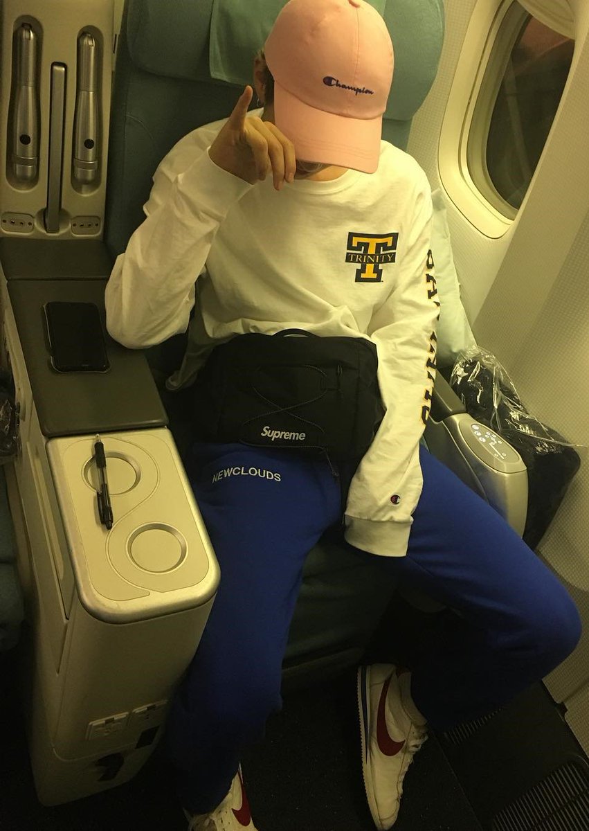 WINNERsWardrobe's tweet photo. 170619 - Instagram
Lee Seunghoon - @ChampionUSA price N/A, #NewClouds US$59, @Nike sold out
Photo: Seunghoonβs IG
https://t.co/izeZELpAjH https://t.co/yt9whif2Au