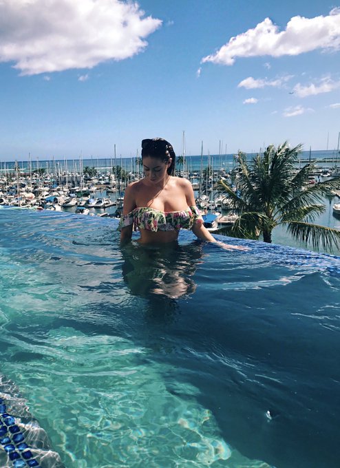 H A W A I I 🌴 https://t.co/AKft6TlYX2