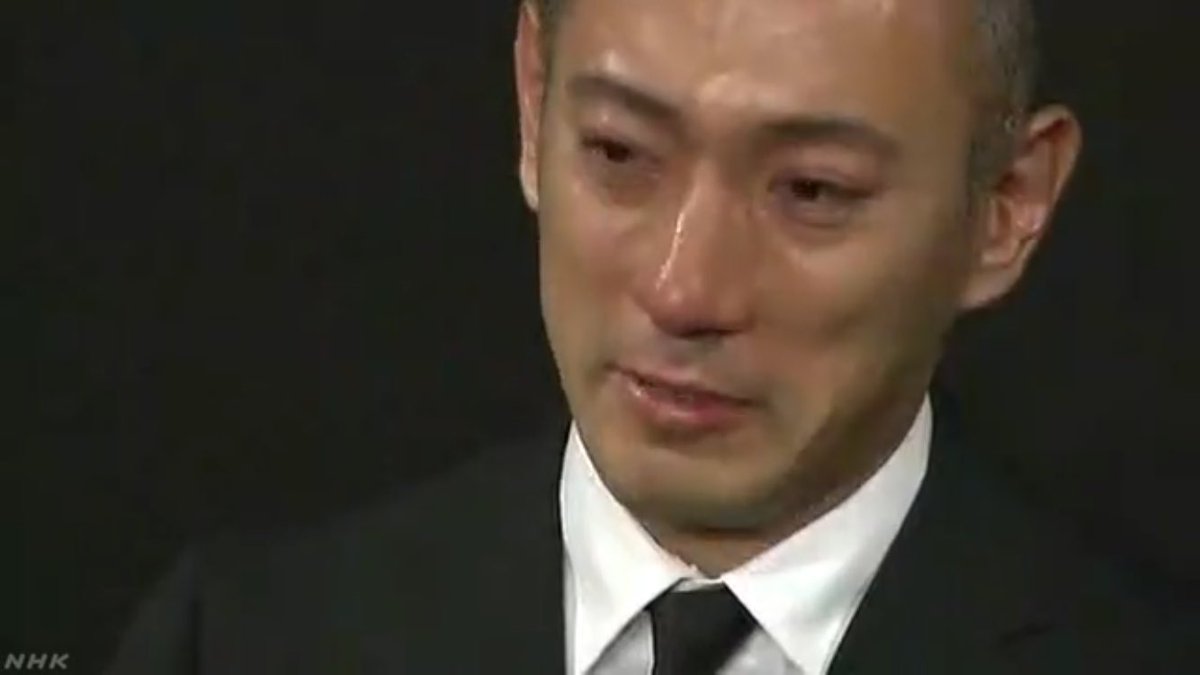 市川海老蔵さん記者会見(妻・小林麻央さん死去) ・最期は麻耶さんとお母さんと一緒だった ・具合が悪くなり急いで家に帰った ・息を引き取る瞬間を私は見てました ・妻は愛してると言って、そのまま旅立ちました ・母も父も姉も子どももずっとそばにいた ・家族で一緒にいられた