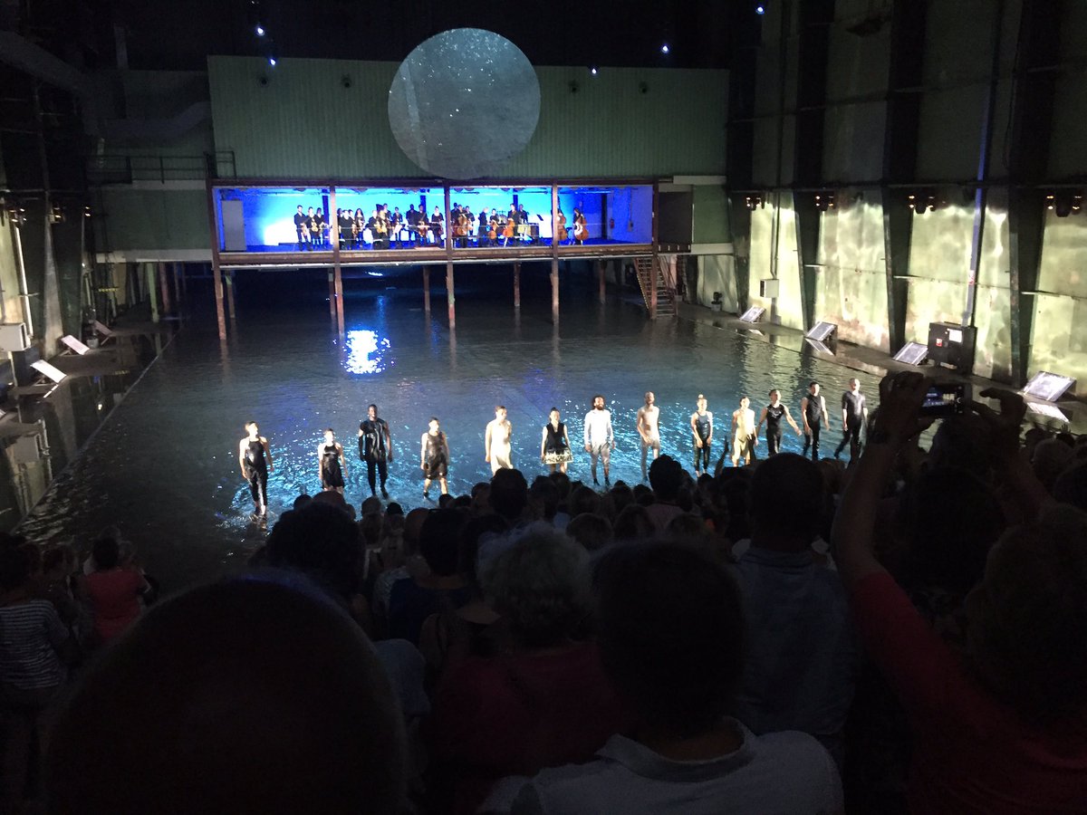 Rick68's tweet image. MIRROR MIRROR van @ConnyJanssen in de #onderzeebootloods in Rotterdam. #kopiseraf. #try-outs bomvol. Vanavond #premiere!