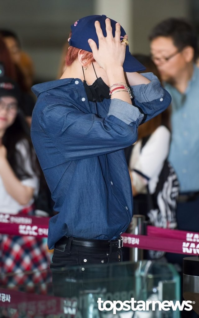 topstarnews's tweet photo. [HD포토] 갓세븐(GOT7) 뱀뱀, ‘막내 같지 않은 피지컬’    #갓세븐 #GOT7 #뱀뱀 #BAMBAM #으른밤밤. https://t.co/fNwYILqzdw https://t.co/yydWPXGV9D