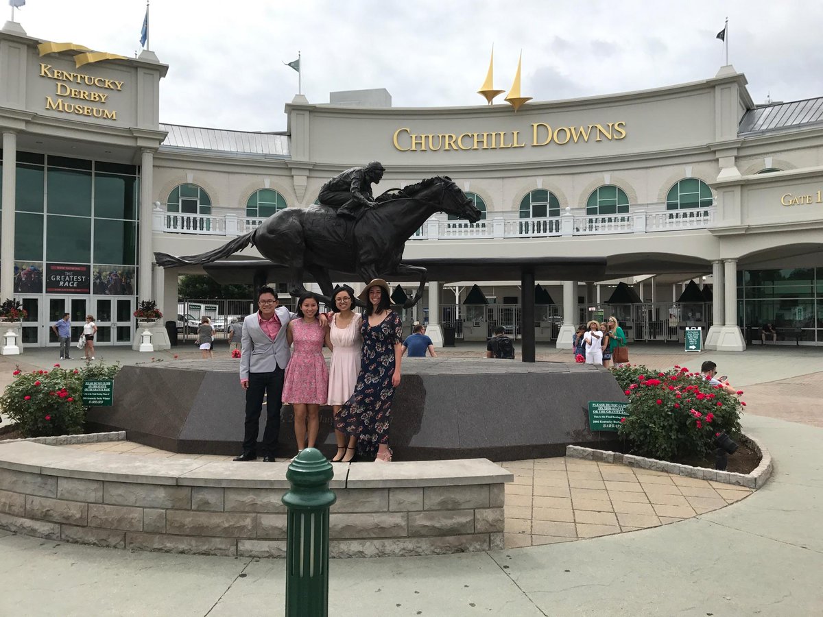 SkillsUSASPHS's tweet photo. #SkillsUSASPHS entrepreneurship team enjoying #NLSC17 at the Kentucky Derby! https://t.co/Q5EHAdv5Tp