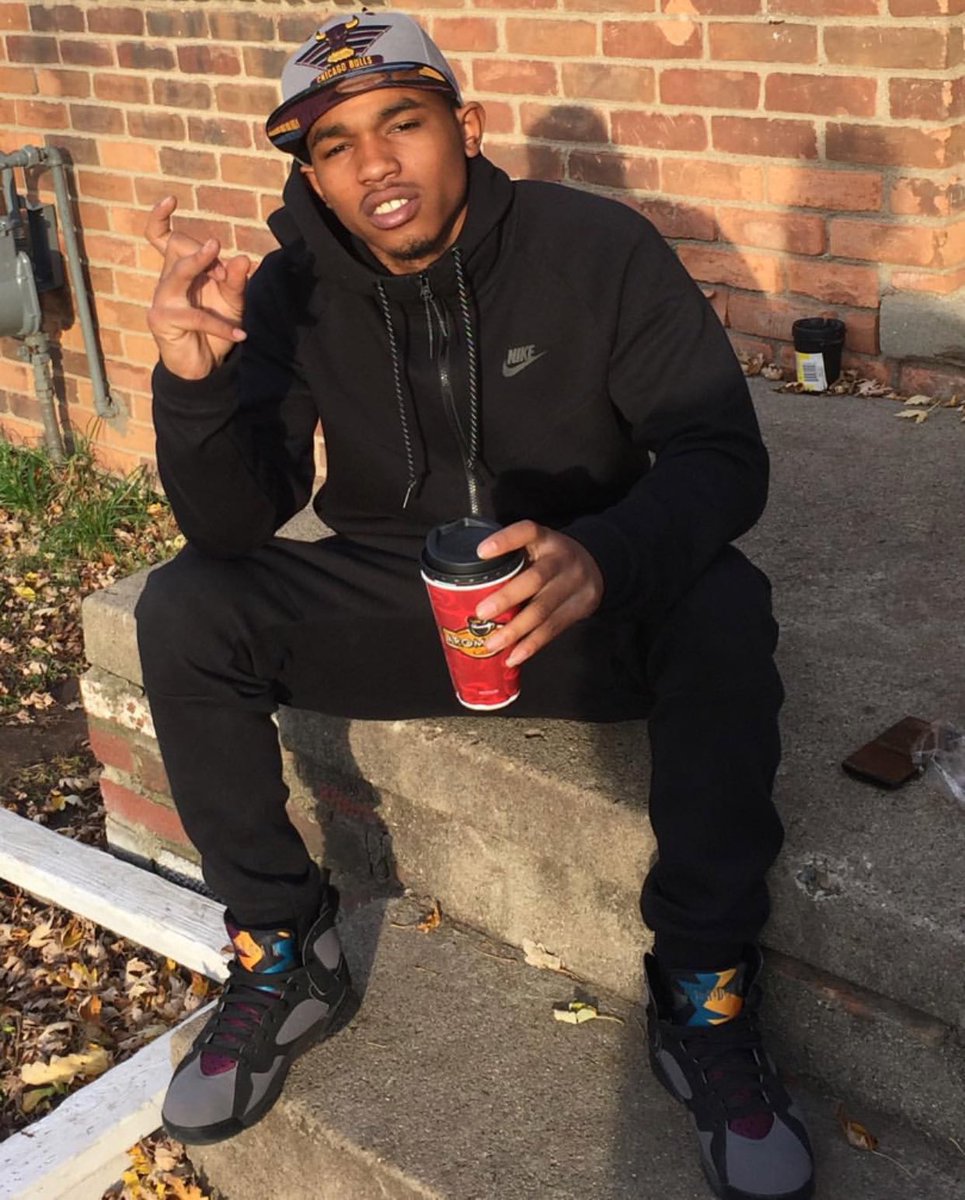 Mpr_Stone's tweet photo. Gotta sit down and knock out ✌🏼 come home, be the man, you'll be right back boo 💪🏼😘 https://t.co/8k7Hkf2pYi