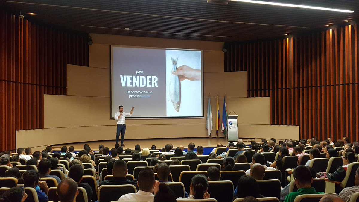 mentesalacarta's tweet photo. Tres días con el auditorio lleno en nuestras charlas de #StorySelling y #ElSecretoDeLaInnovación en la #CamaraComercioCali https://t.co/wudNKh7b31