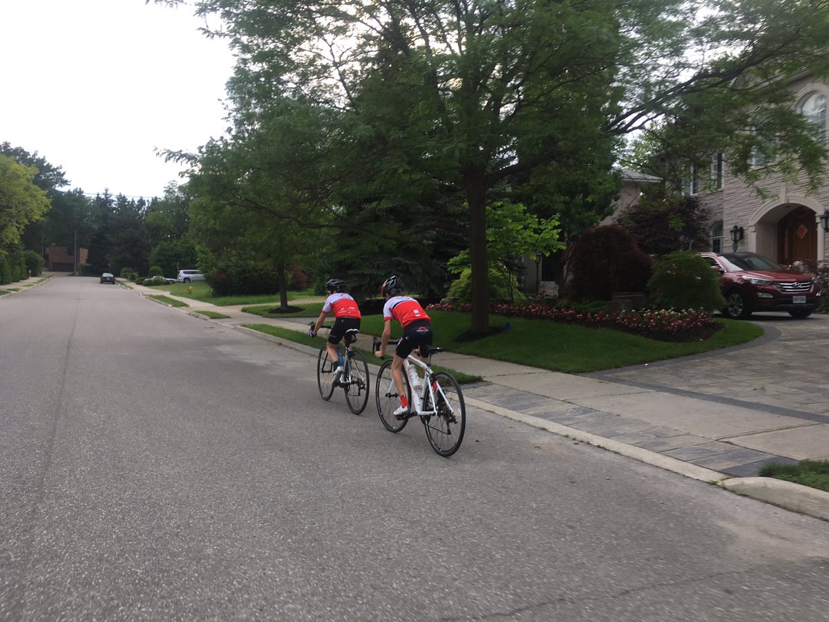 Fun variation on a classic workout tonight. 1km effort, alternating 5s handicap. Makes for interesting tactics.