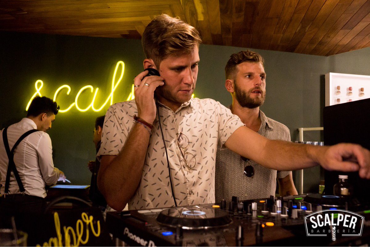 ScalperStudio's tweet photo. Un gusto poder disfrutar de la compañía de #TheHighClub en #ScalperCondesa. Y más aún si la noche termina con @Djeko6 pasando música... https://t.co/qVMhuCh8Ny