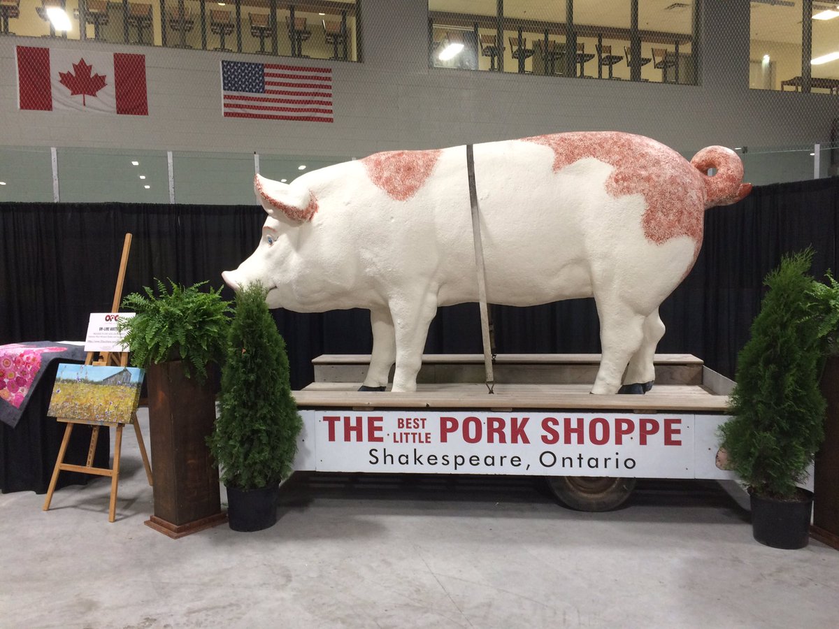 drewdebruyn's tweet photo. Pig art @OntPorkCongress #opc17 who knew we had such artists in our industry. https://t.co/dgCNr0VMZt