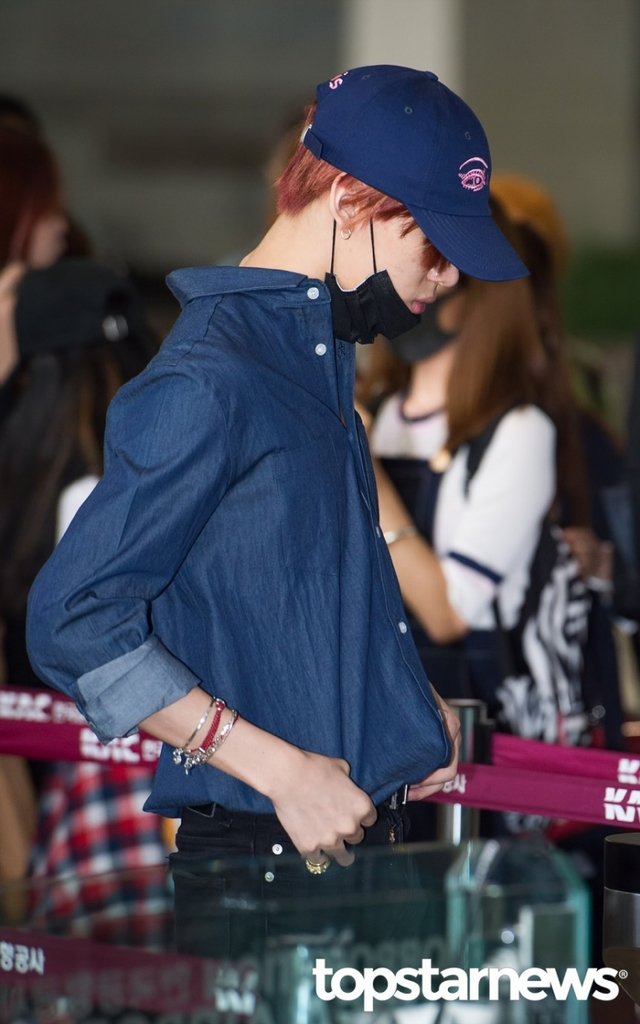 topstarnews's tweet photo. [HD포토] 갓세븐(GOT7) 뱀뱀, ‘부족한 점이 없는 더블비’    #갓세븐 #GOT7 #뱀뱀 #BAMBAM #으른밤밤. https://t.co/KRf31emwZV https://t.co/PXC7RpcfYp