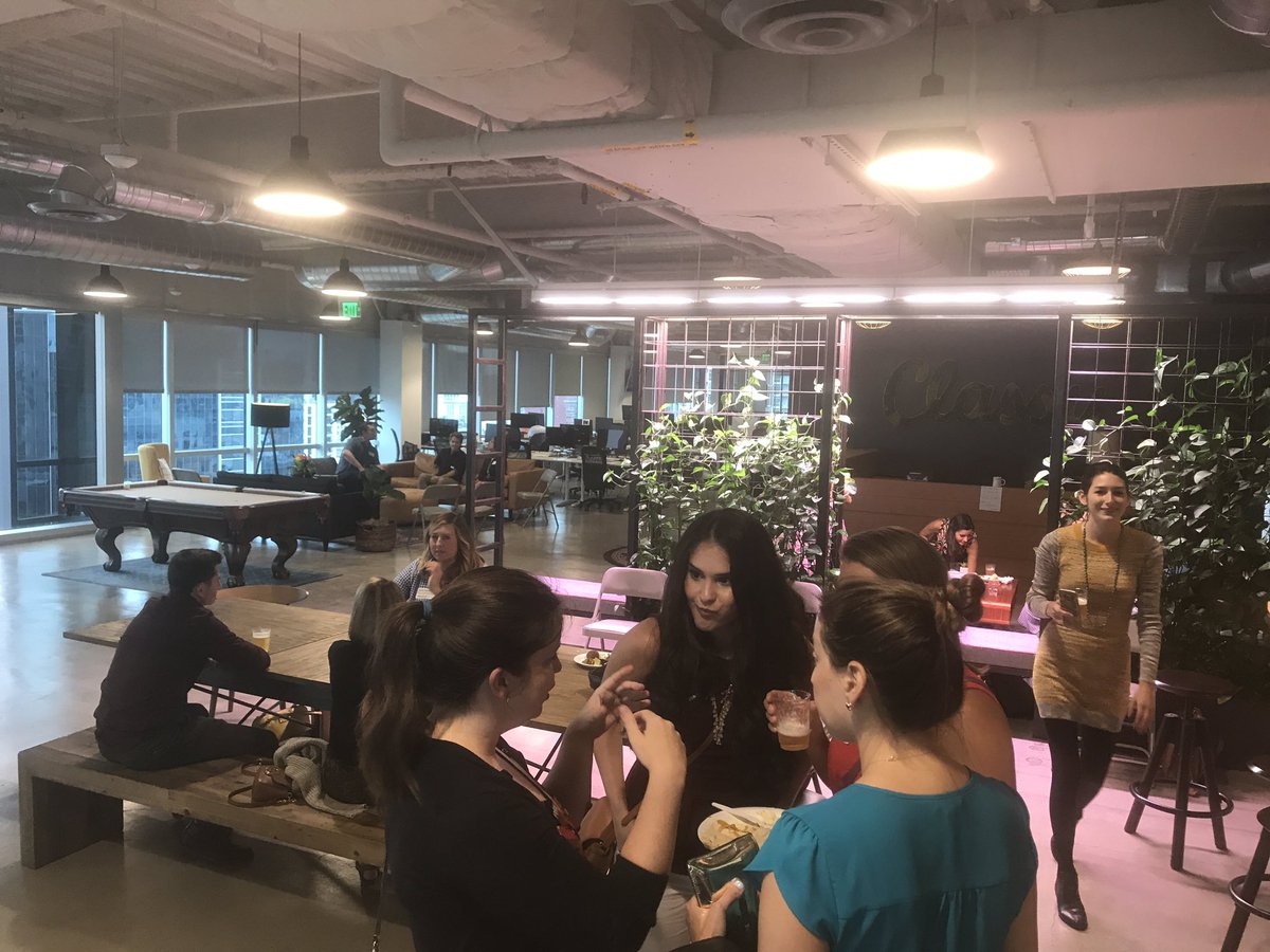 ynpnsandiego's tweet photo. Seeking knowledge from nonprofit professionals w REAL advice? If you're not here w us at @classy you're missing out! #ynpn #access2experts https://t.co/qGGGvlyzFg