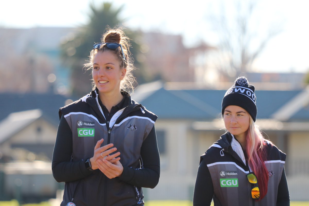 Female footy superclinic in Morwell this morning featuring <a href="/CollingwoodFC/">Collingwood FC</a> <a href="/aflwomens/">AFL Women's</a> stars Penny Cula-Reid, <a href="/EmmaKing60/">Emma King</a> and <a href="/hutchy_25/">Meg Hutchins (she/her)</a>!