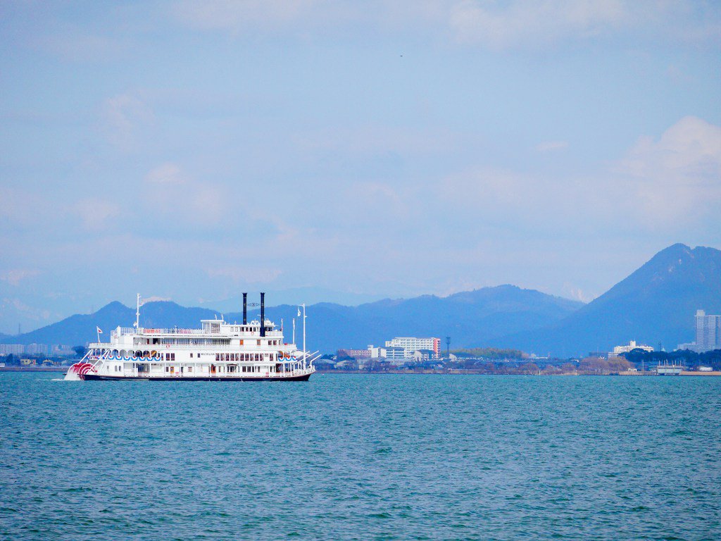 なぎさ公園おまつり広場から見えるミシガンのフリー素材写真 omi-nadesiko.com/s0000027/