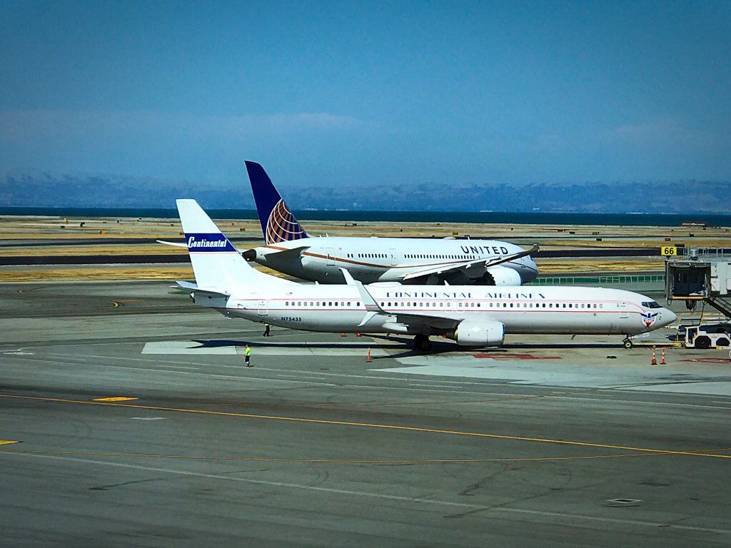 The past and the future #SFO @weareunited #UNITED #myviewsometimes #lovemyjob