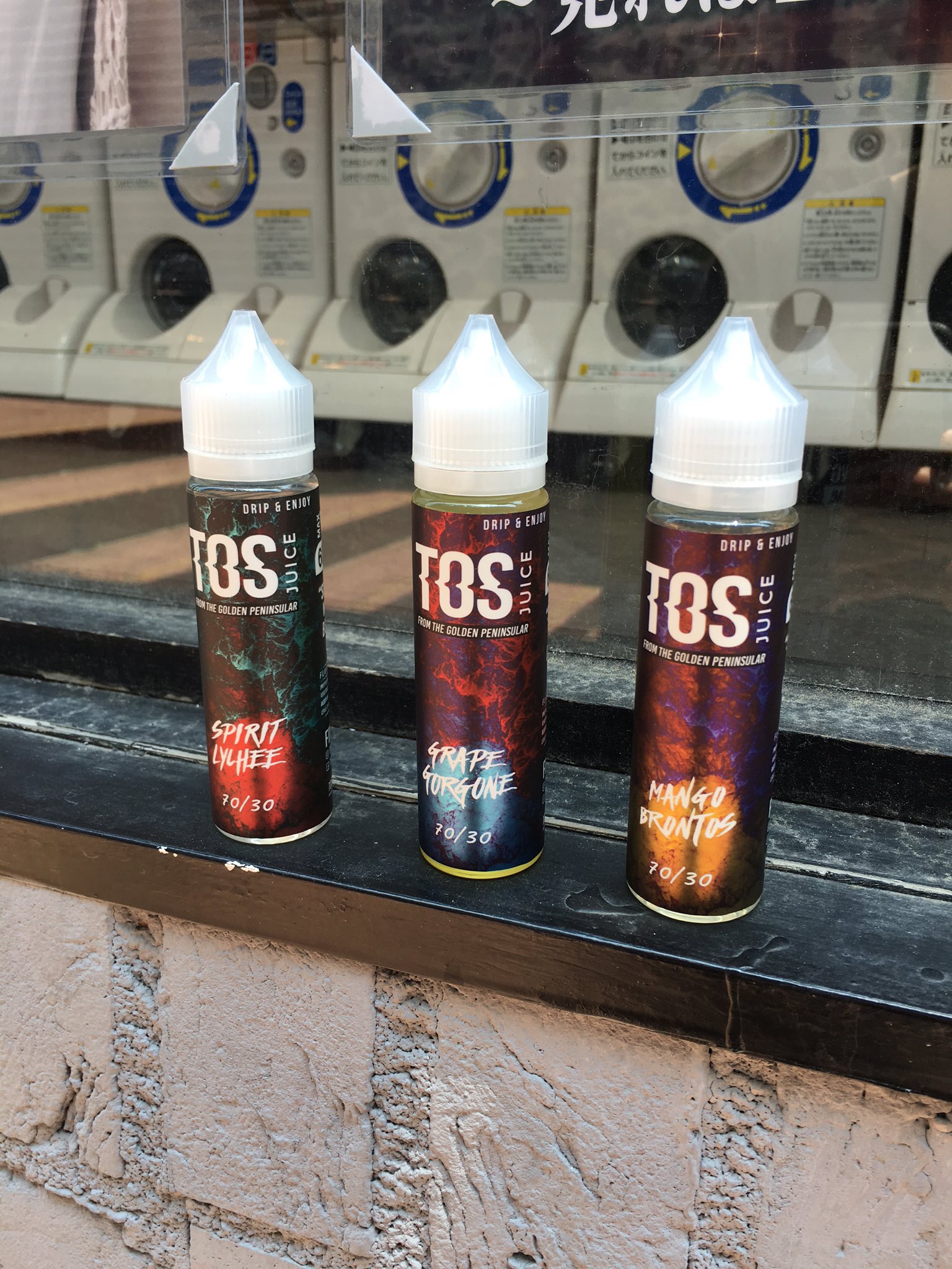 Vape Studio 電子タバコ専門店 渋谷店ですtos Juice本日より発売です ライチ グレープ マンゴーベースの味付けとなっています 大きいサイズのユニコーンボトル入りなのが嬉しいですね Vgが高めの設定となっておりますので 抵抗値高めのアトマイザーを