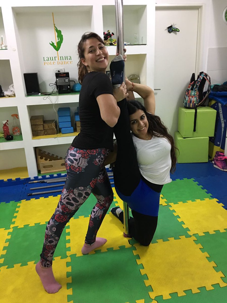 laurinhapole's tweet photo. Dame mi cariñito asistidos
#flexibility
#23Junio 
#deporte 
#pole
#Viernes 
#SentirLaBuenaVibra https://t.co/vyEAs6tBnw