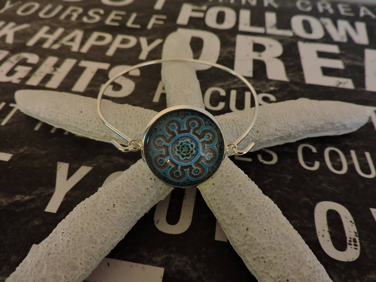 siljewel5's tweet image. Southwestern, Bangle Bracelet, Glass Bezel, Silver Plated, Aztec Bra… tuppu.net/f189f8d5 #SILJEWEL #AztecDesign