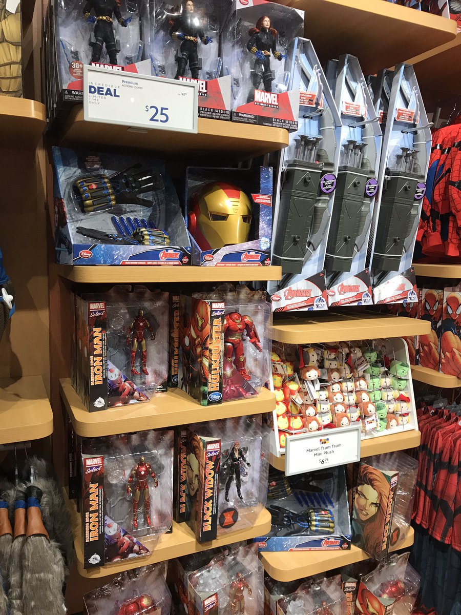 Nata Y ディズニーストア行って来たけどmarvelグッズで賑わってた このマーベルセレクトのエージェントヴェノムめっちゃ良くない 日本円だったら2500円くらいかな 買うか悩んだ結果今日は買うの辞めたけど近いうち買いに行こ