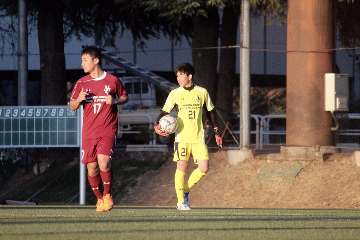 日本大学スポーツ科学部体育会サッカー部 21番 井上楽 2年 藤沢西高 正確なパントキックと数々のビッグセーブでチームを救う守護神 最近彼女とのイチャイチャが以前より増えてきた しかし ここ最近の彼は面白さが影を薄めてしまってるのでこれからに