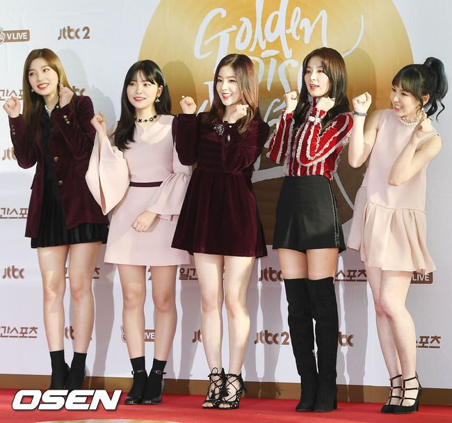 [NEWS] 레드벨벳 Red Velvet end of July comeback has been confirmed. Reports say they just recently filmed the MV osen.mt.co.kr/article/G11106…