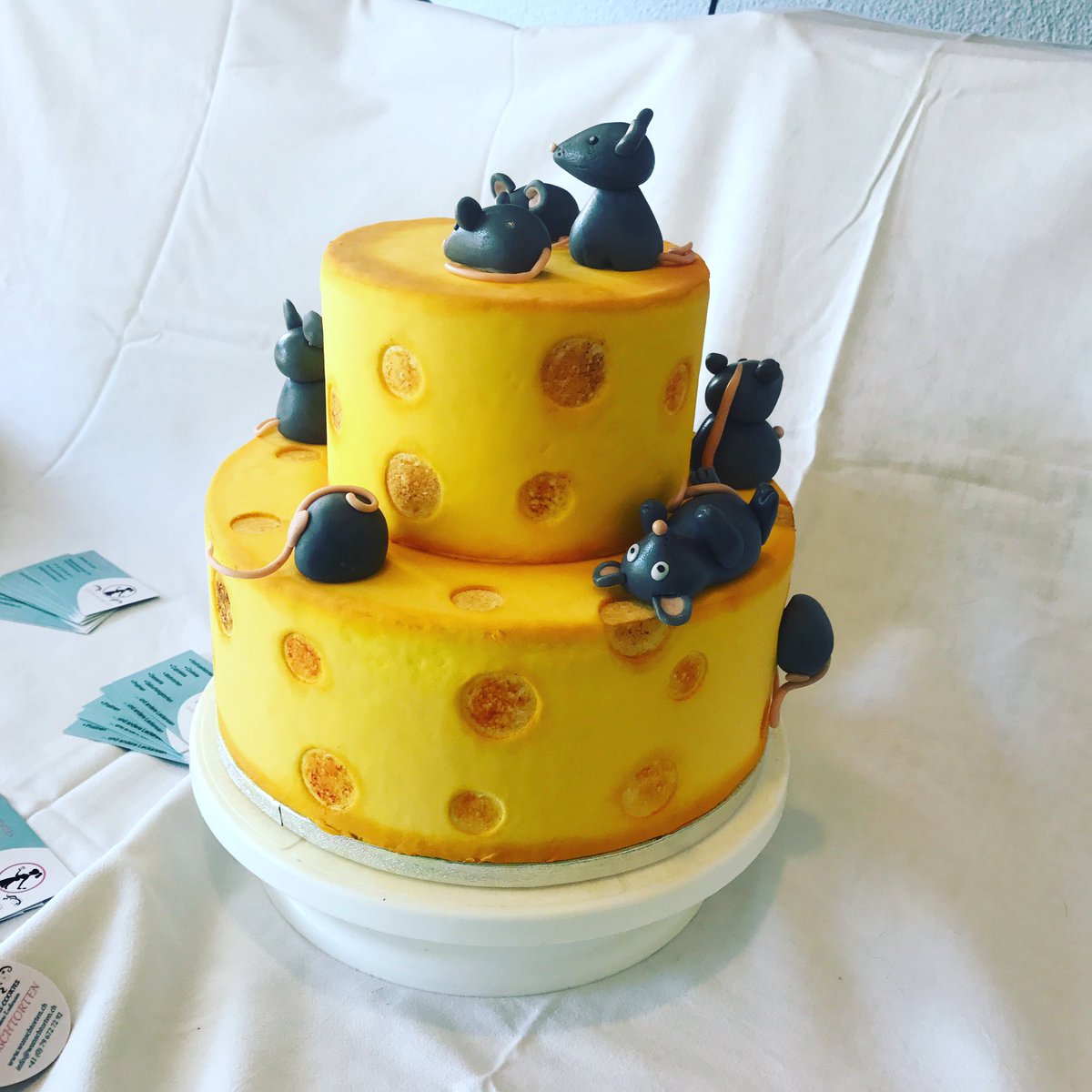 wunschtorten's tweet photo. #käse #mäuse #cerart #saracino #cakedesign #wunschtorten #tortenträume #FairyCakes #cakeartist https://t.co/aF84W7fg0d