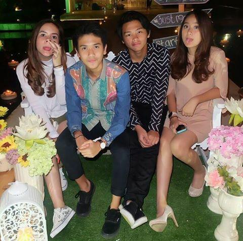 ShippersIqsteff's tweet photo. Well, i miss moment dimana Iqbaal yang salting di puji Steffi dan Steffi yang blushing dipeluk, dan duduk sebelah Iqbaal #kangeniqsteff https://t.co/4vLD0crAfm