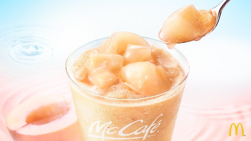 McDonaldsJapan's tweet photo. McCafé by Baristaに #桃のスムージー が登場🍑🎉桃の香りが広がるスムージーに、大きめカットの桃の果肉をトッピング😍🍑💕今年はプラス40円で桃のトッピングが２倍に✨ぜひお楽しみください🍑※90店舗のMcCafé限定 https://t.co/6UyiTasTDd https://t.co/uCApsuB12l