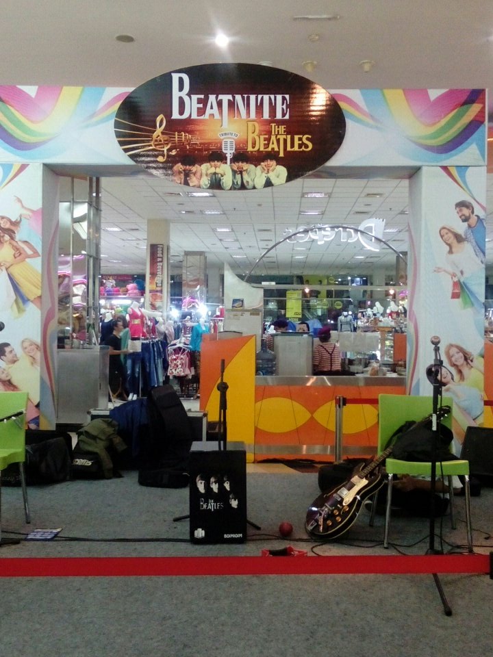 Boimioim2's tweet photo. Sore ini yg mau berNostalgia dr lagu" The Beatles yuuk merapat menunggu berbuka puasa 16.30 - 19.30 @MatahariMallCom WTC Serpong Tangerang https://t.co/F27UudgM2H